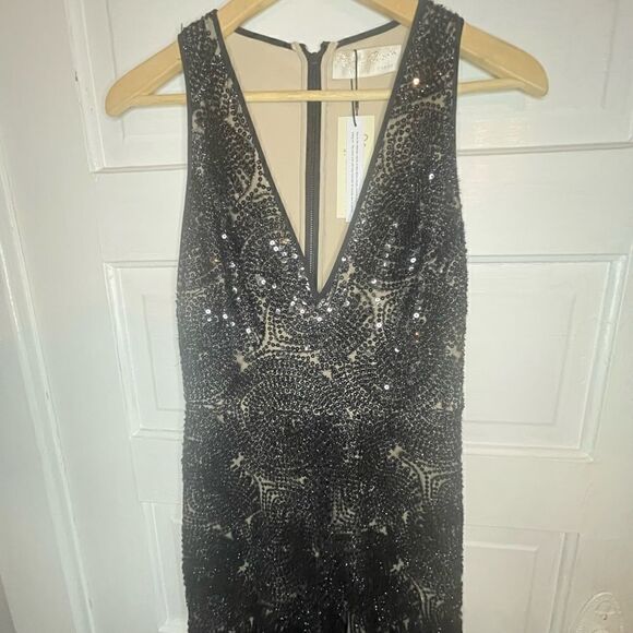 NWTs Alice + Olive Sofia Fully Beaded Jumpsuit w/ Plunging V Neck Size 4 - Picture 10 of 16